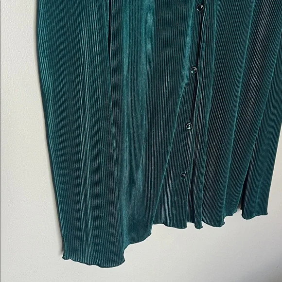 Absolutely Famous Green Button Down Shirt - Picture 2 of 3